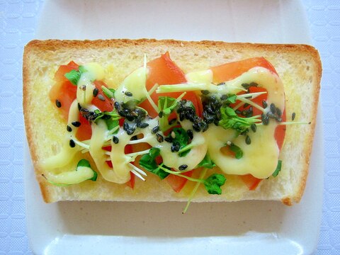 トマト&カイワレ大根のマヨトースト